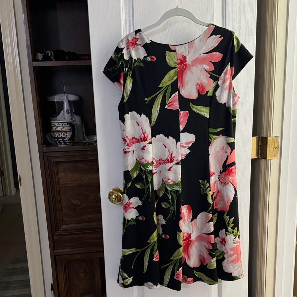 Violet B. Women’s Floral Dress Size L EUC - Picture 3 of 3